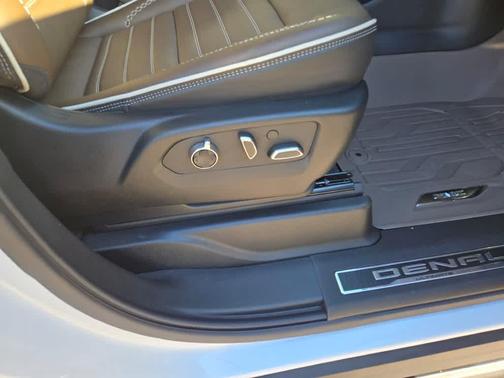 2025 GMC Yukon Denali Ultimate