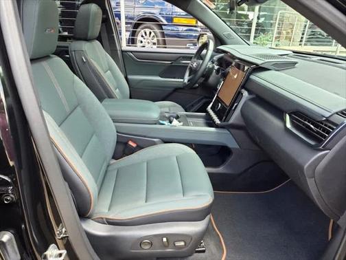 2025 GMC Acadia AWD AT4