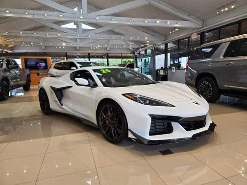 Arctic White 2024 Chevrolet Corvette Z06