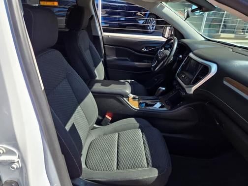 2018 GMC Acadia SLE-2