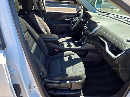 Summit White 2022 GMC Terrain SLE