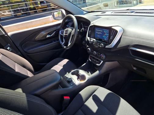 Summit White 2022 GMC Terrain SLE