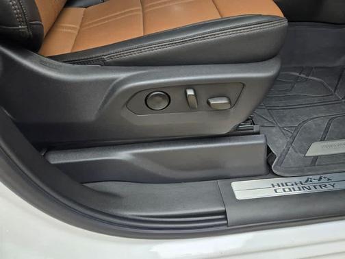 Iridescent Pearl Tricoat 2023 Chevrolet Silverado 1500 High Country