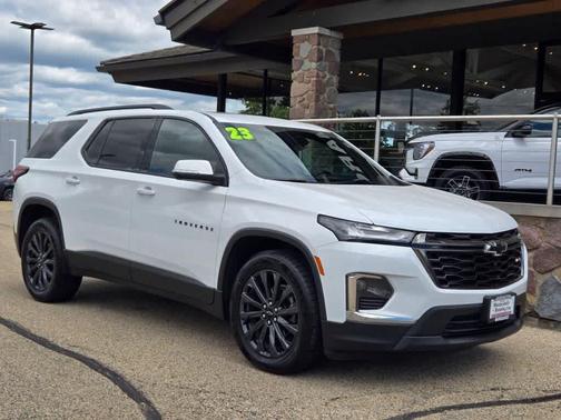 Summit White 2023 Chevrolet Traverse RS