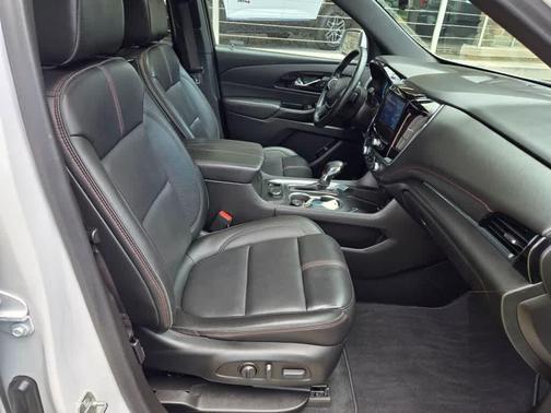 Summit White 2023 Chevrolet Traverse RS