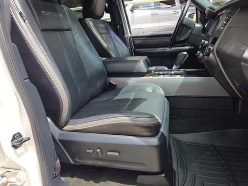 White 2016 Ford Expedition Platinum