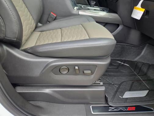 Summit White 2025 Chevrolet Silverado 1500 ZR2