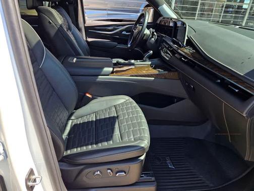 Crystal White Tricoat 2024 Cadillac Escalade ESV Sport Platinum