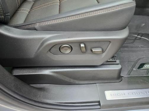 Sterling Gray Metallic 2025 Chevrolet Tahoe 4WD High Country