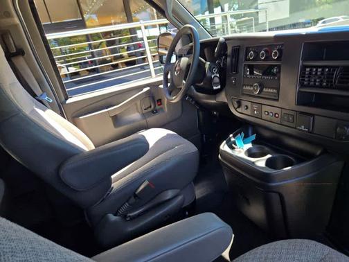 Summit White 2025 GMC Savana 3500 RWD 3500 Extended Wheelbase LT