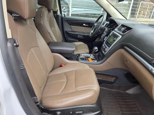 White Frost Tricoat 2016 GMC Acadia SLT-1