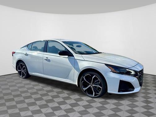 Pearl White Tricoat 2025 Nissan Altima SR FWD