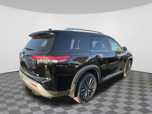 2025 Nissan Pathfinder SL 4WD