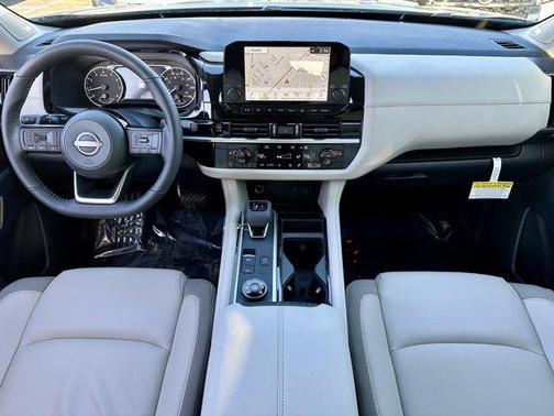 2025 Nissan Pathfinder SL 4WD