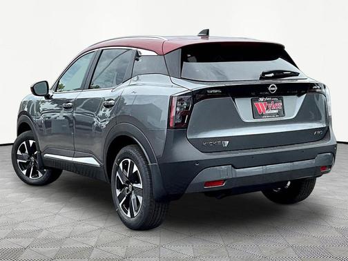 Gun Metallic/Scarlet Ember Tintcoat 2026 Nissan Kicks SV