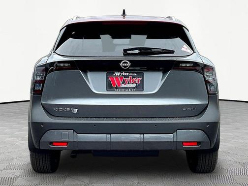 Gun Metallic/Scarlet Ember Tintcoat 2026 Nissan Kicks SV