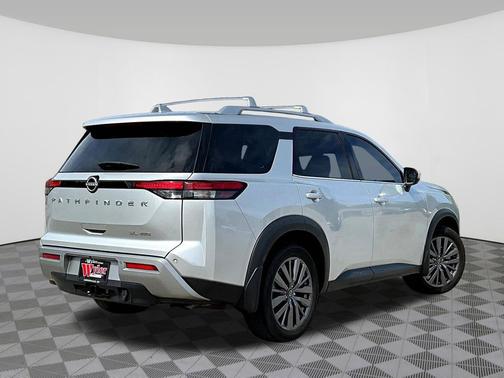 Brilliant Silver Metallic 2024 Nissan Pathfinder SL 4WD