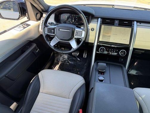 2022 Land Rover Discovery P300 S R-Dynamic