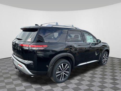 2025 Nissan Pathfinder Platinum 4WD