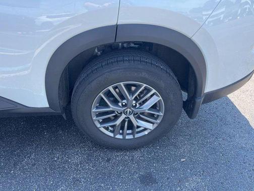 Everest White Pearl 2024 Nissan Rogue S