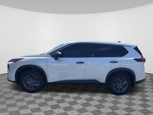 Everest White Pearl 2024 Nissan Rogue S