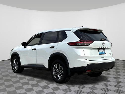 Everest White Pearl 2024 Nissan Rogue S