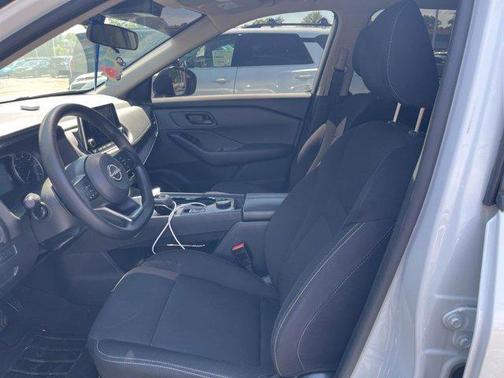Everest White Pearl 2024 Nissan Rogue S