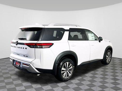 2025 Nissan Pathfinder SL 4WD