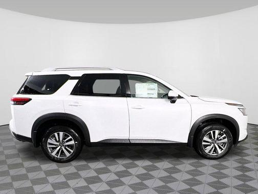 2025 Nissan Pathfinder SL 4WD