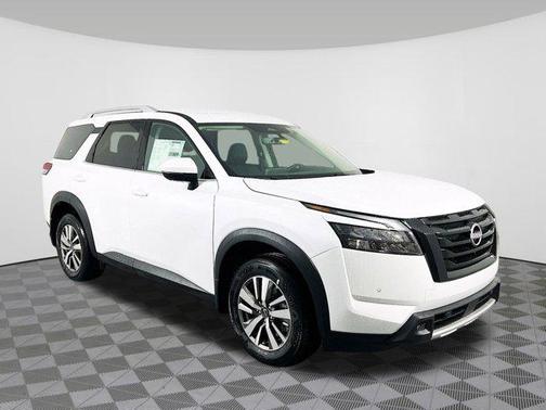 2025 Nissan Pathfinder SL 4WD