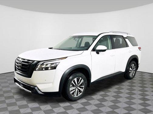 2025 Nissan Pathfinder SL 4WD