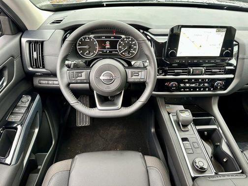 2025 Nissan Pathfinder SL 4WD