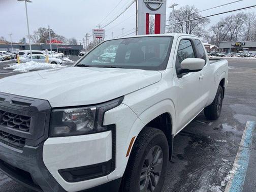 2025 Nissan Frontier SV