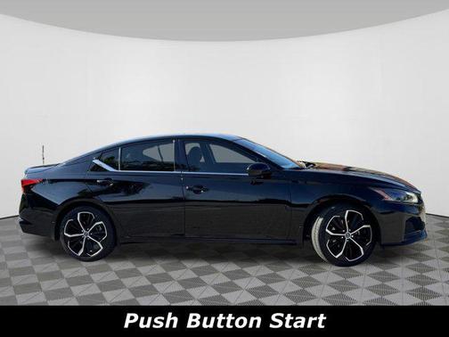 2023 Nissan Altima SR FWD