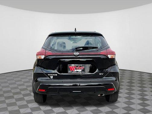 Super Black 2024 Nissan Kicks SV