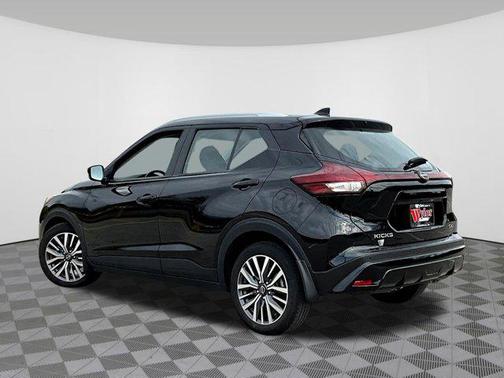 Super Black 2024 Nissan Kicks SV