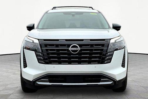Everest White Pearl Tricoat 2026 Nissan Pathfinder Platinum