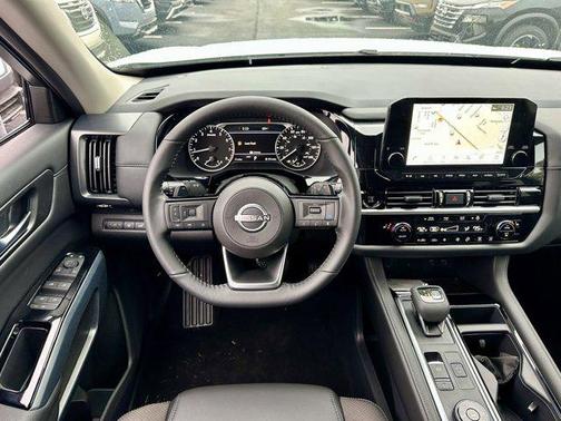 2025 Nissan Pathfinder SL 4WD