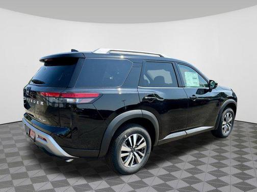 2025 Nissan Pathfinder SL 4WD