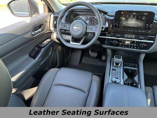2025 Nissan Pathfinder SL 4WD