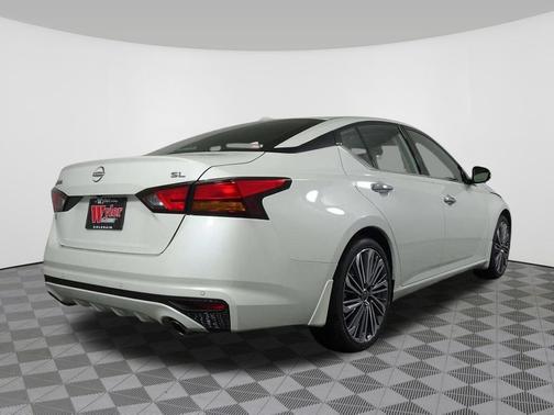 Pearl White Tricoat 2025 Nissan Altima SL FWD