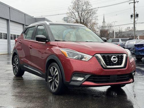 2020 Nissan Kicks SR