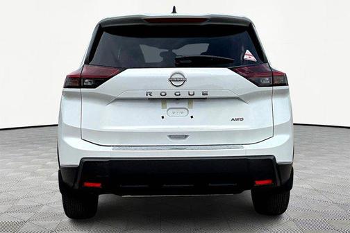 Everest White Pearl Tricoat 2026 Nissan Rogue SV