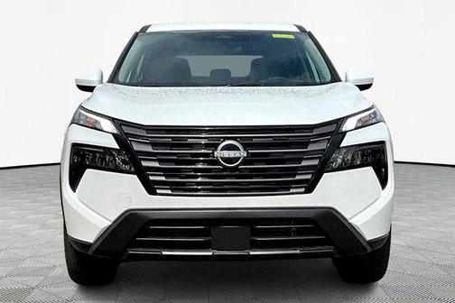 Everest White Pearl Tricoat 2026 Nissan Rogue SV