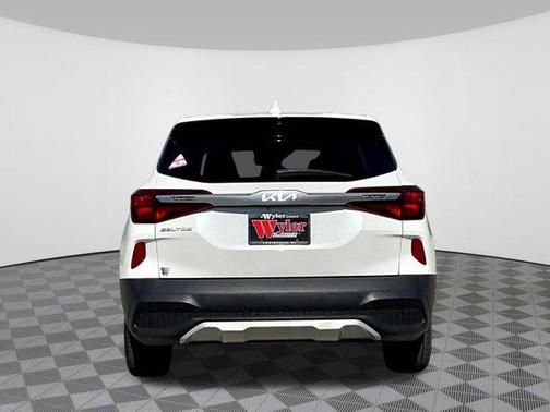 Snow White Pearl 2023 Kia Seltos LX