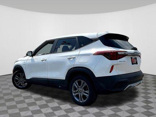 Snow White Pearl 2023 Kia Seltos LX