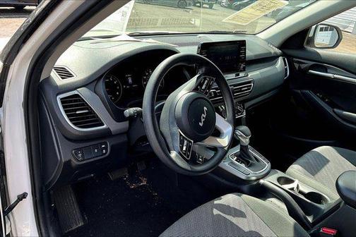 Snow White Pearl 2023 Kia Seltos LX