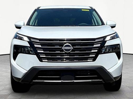 Everest White Pearl Tricoat 2026 Nissan Rogue SV