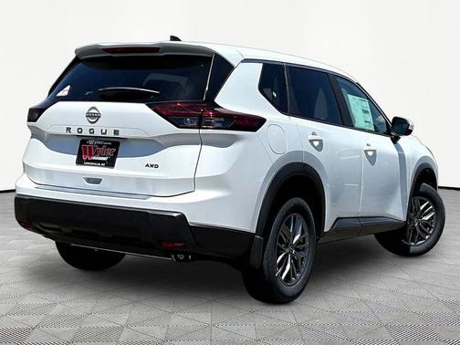 Everest White Pearl Tricoat 2026 Nissan Rogue SV