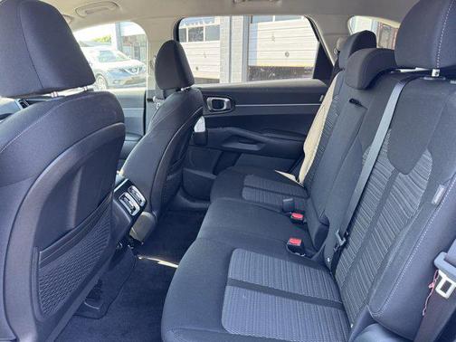 2025 Kia Sorento LX